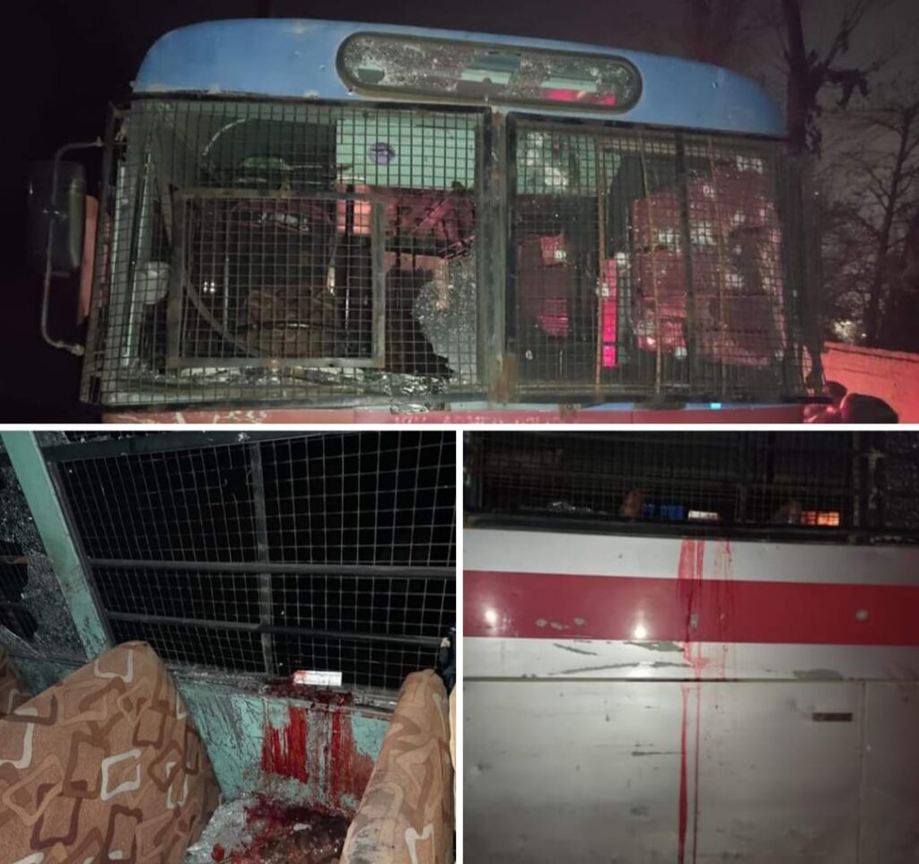 Terrorists attack police bus at Zewan, Srinagar, 8 cops injured, 4 critical