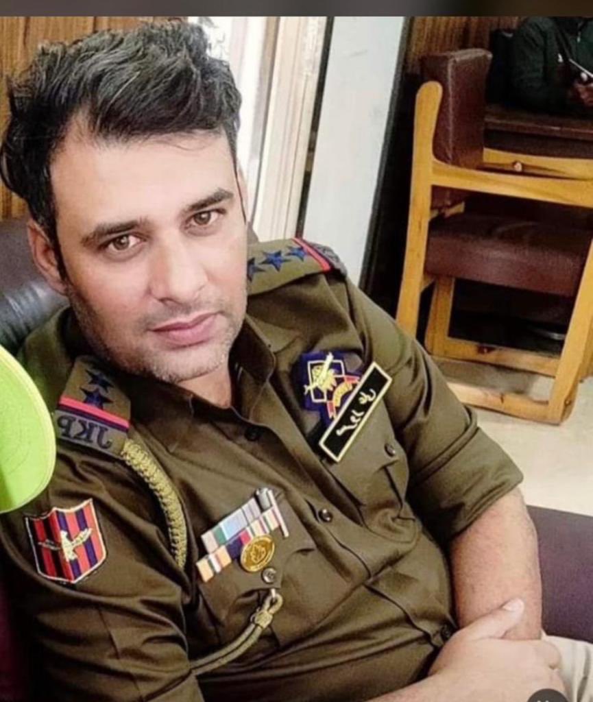 Injured Police Officer, Masroor Ahmad Wani Succumbs