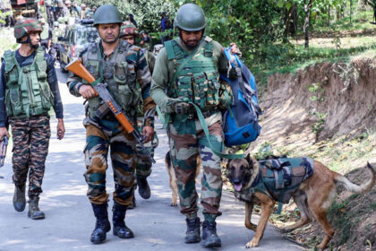 In Pic: Indian army getting ready for an encounter with the terrorists in J&K.