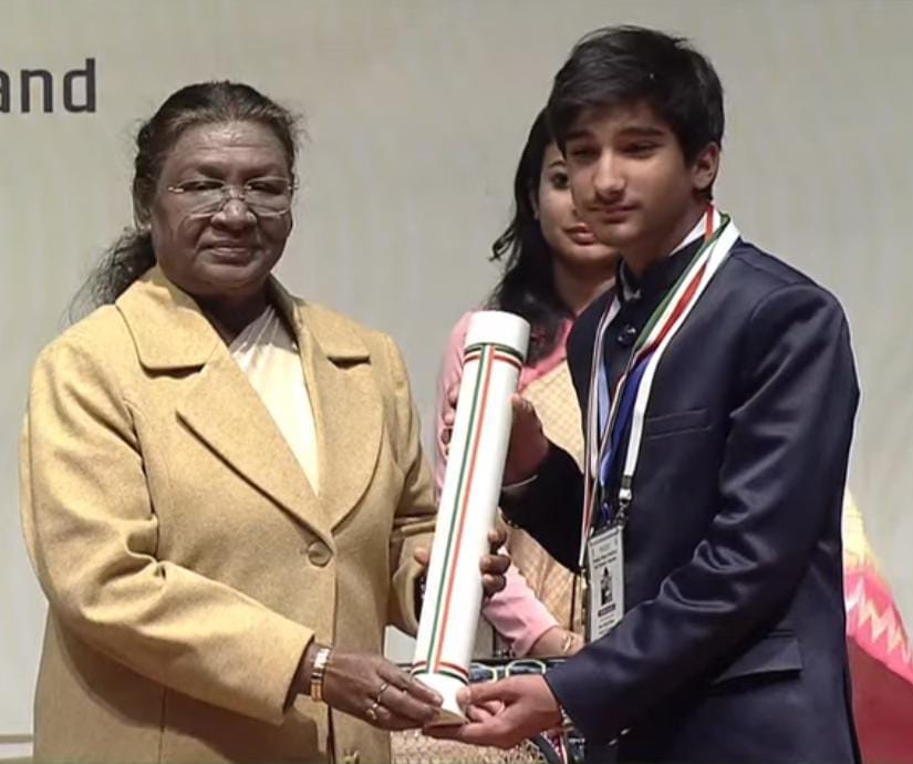 In Pic: Master Ayaan Sajad receiving his award from President Drupadi Murmu.