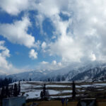 In Pic: Gulmarg and Sonamarg receive huge rush of tourists after snowfall