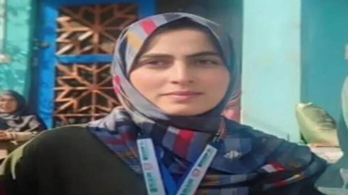 In Pic: Saima Jan, a 24-year-old athlete hailing from the Chotipora area of Shopian district in South Kashmir, has achieved remarkable success at the National Winter Biathlon Championship 2025, held in the scenic locales of Gulmarg.