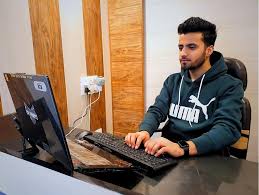 In Pic: Self-taught Kashmiri techie completes 500 freelance projects while pursuing education